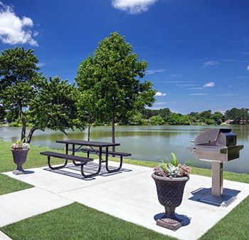 Lakeside Picnic Area with Gas Grill